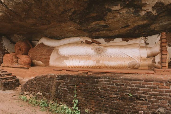 Sri Lanka Pidurangala statue